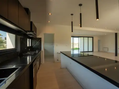 Casa en Alquiler en City Bell, USD 2.000