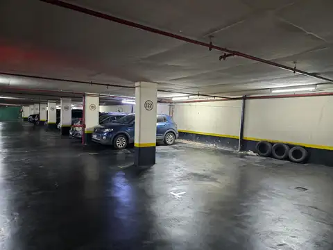 Cochera cubierta fija al lado del Alto Palermo Shopping