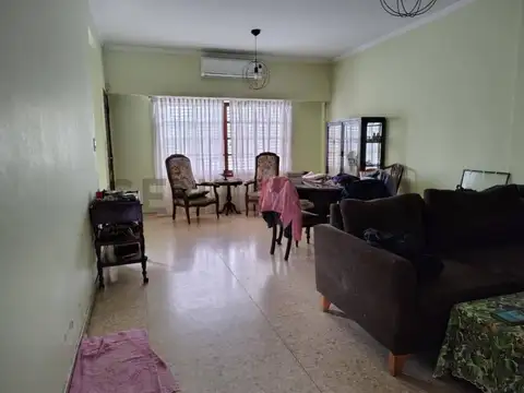 Casa 5 ambientes con 1 baño