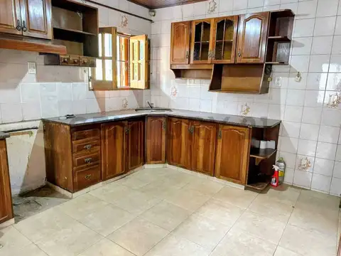 Casa 5 ambientes con 2 baños