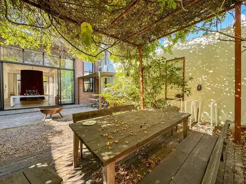 Castro Barros al 900