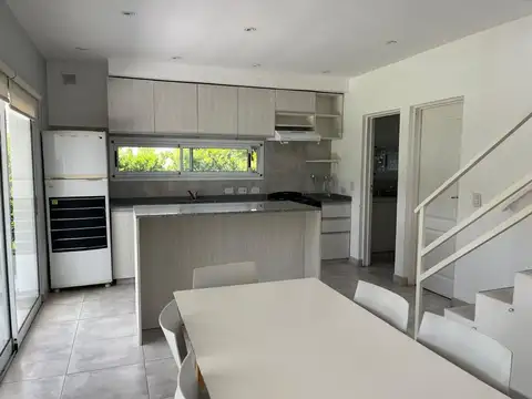 VENTA CASA c/hab pcipal abajo en AYRES PLAZA PILAR