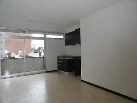 Departamento en Alquiler en Parque Chacabuco, $ 410.000