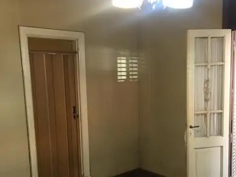 Casa 5 ambientes con 1 baño