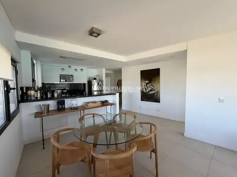 Departamento 4 ambientes con 3 baños