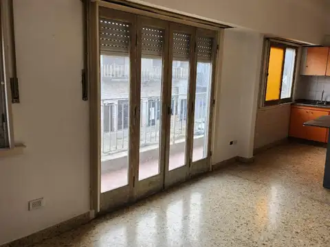 Depto Tipo Casa en Alquiler en Lomas del Mirador, $ 750.000