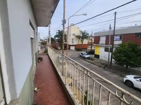Depto Tipo Casa en Alquiler en Lomas del Mirador, $ 750.000