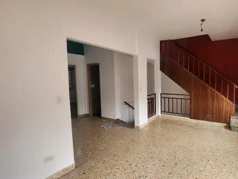 Depto Tipo Casa en Alquiler de 4 ambientes