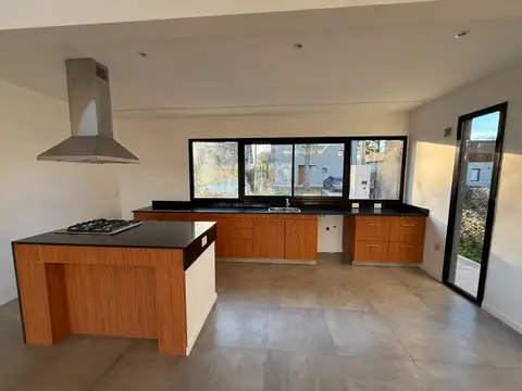 Casa en Alquiler en El Casco  - Country, $ 1.400.000