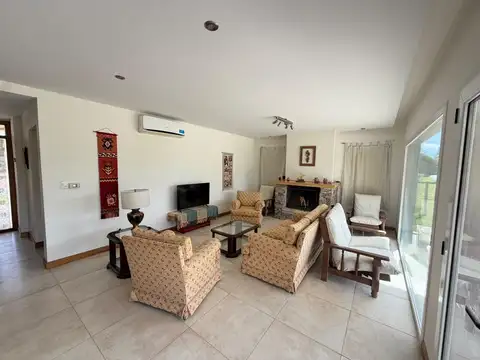 Casa 4 ambientes con 4 baños