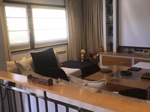 Casa en Venta con 6 cocheras