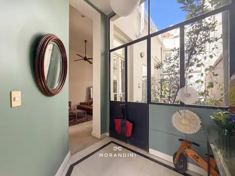 Casa antigua reciclada en Colegiales, con patio, terraza, parrilla y salamandra