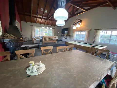 Casa 6 ambientes con 5 baños