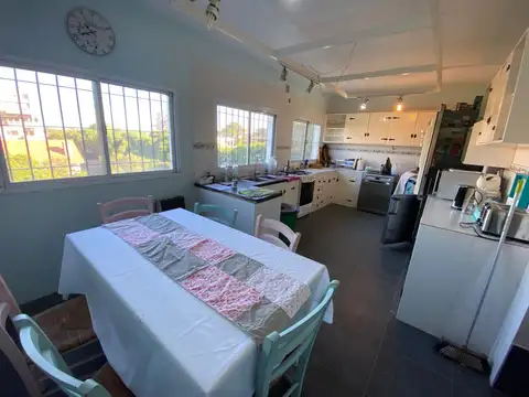 Casa de 5 dormitorios en alquiler temporario en Pinamar