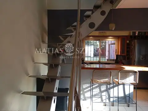 Casa en Venta con 2 cocheras