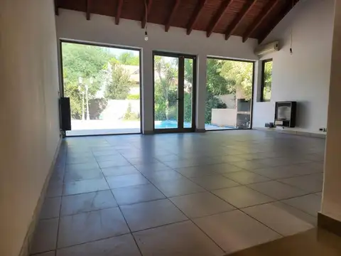 Casa 5 ambientes con 3 baños