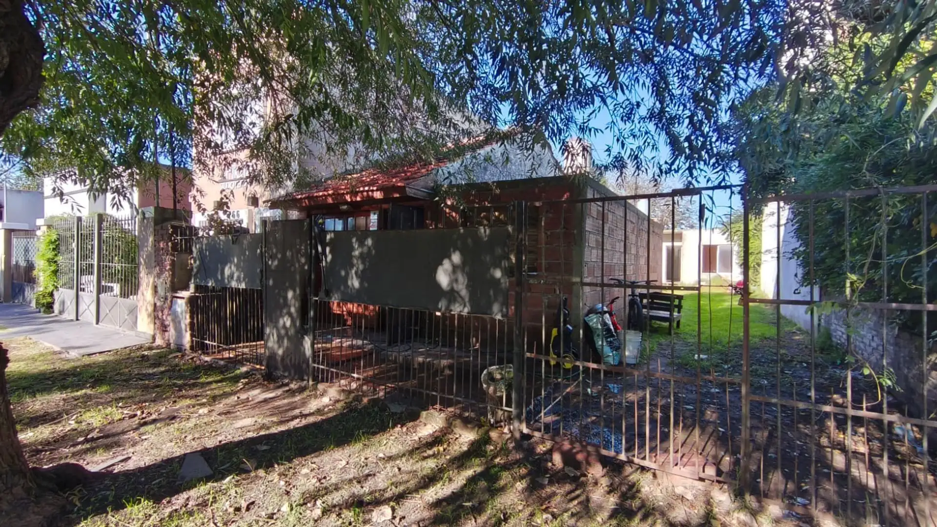 VENTA DOS CASAS CON PARQUE EN LOS PINARES