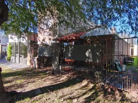 VENTA DOS CASAS CON PARQUE EN LOS PINARES