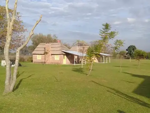 Complejo con dos cabañas y una vivienda