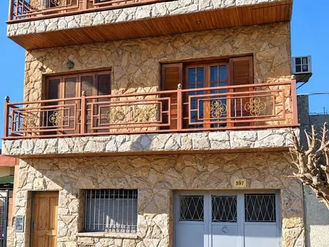 Casa en alquiler de 4 amb. Estado Muy Bueno