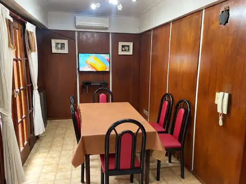 Casa en alquiler de 4 amb. Estado Muy Bueno