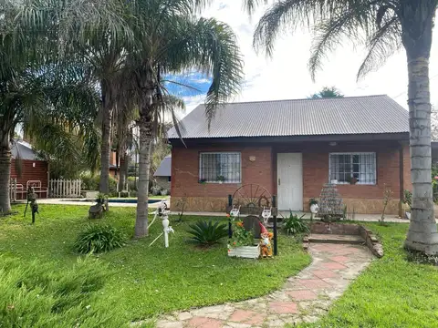 Casa en venta con 2 dormitorios. Parque Sakura, Exaltacion de la Cruz.