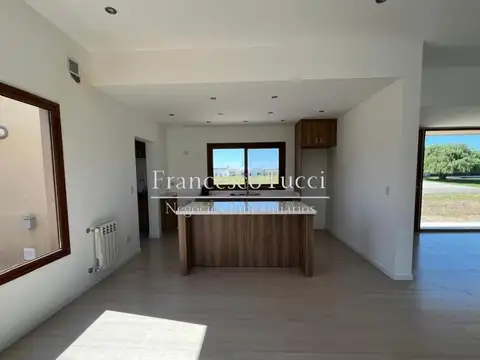 Casa 4 ambientes con 3 baños