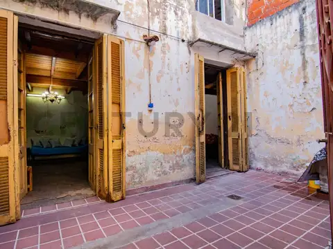 Venta Casa de pasillo de 3 dormitorios a reciclar en Pichincha, Rosario