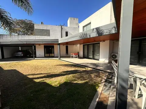 Casa en Venta en Unquillo, USD 187.500