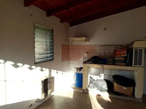 VENTA CASA 2  AMBIENTES + 3 LOCALES JOSE C PAZ