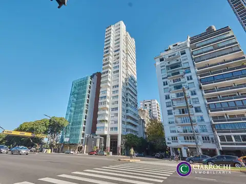 Torre Av. Libertador - Campo Argentino de Polo - Piso de Categoría c/ Balcón Vista Abierta y Cochera