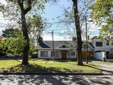 Casa a la Venta  -  4 Dormitorios - Fisherton