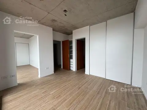 Exc. Piso de 3 Amb. con 2 Balcones y Detalles de Categoría y Confort