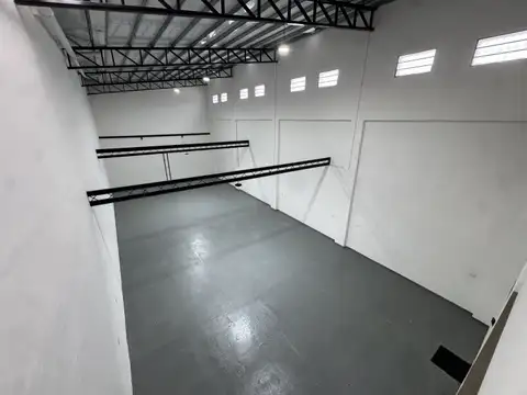 Galpon en Alquiler 30  mts Fondo