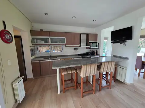 Casa en Venta con 4 cocheras