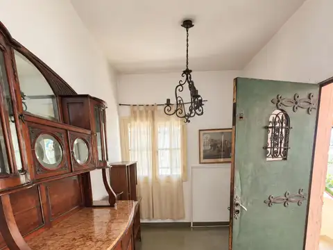 Casa 8 ambientes con 1 baño