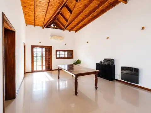 Casa en Venta con 3 cocheras