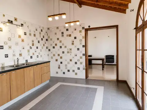 Casa 6 ambientes con 1 baño