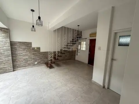 Ph en Alquiler 2 plantas 3 ambientes con toilette