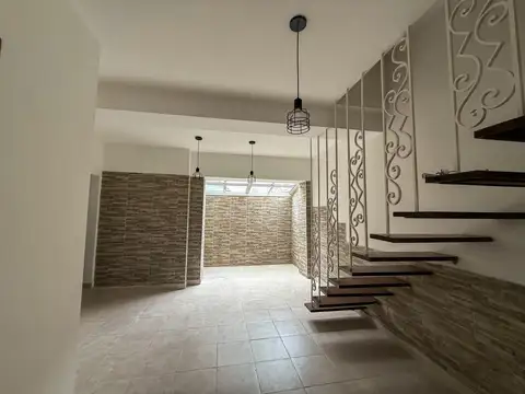 Casa 3 ambientes con 1 baño