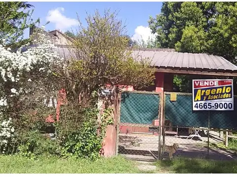 2 Casas de 3 amb c/u sobre Lote 10x20mts . 2 c R26. Fcia Dño