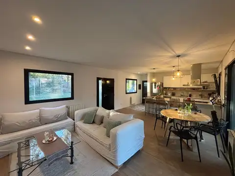 Casa 3 ambientes con 2 baños