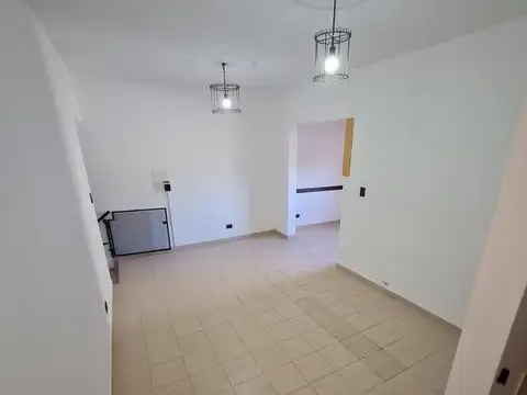Depto Tipo Casa en Alquiler en Florida Mitre/Este, $ 1.200.000