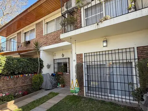 Duplex  venta 4 ambientes jardín cochera Olivos