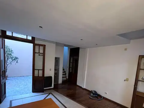 Casa en Alquiler con 1 cochera