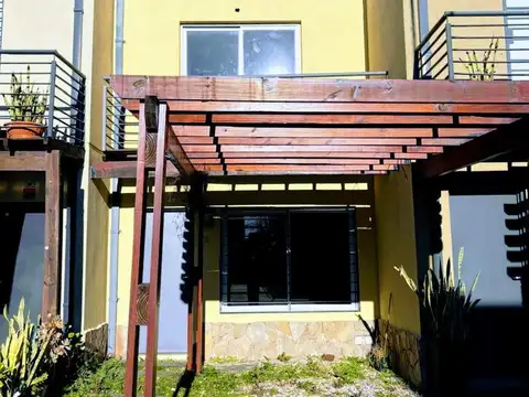 Depto Tipo Casa en Venta de 3 ambientes