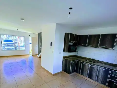 Depto Tipo Casa 3 ambientes con 2 baños