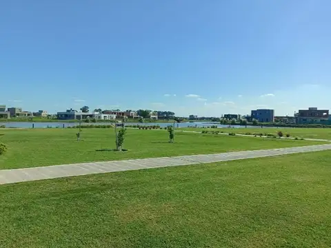 VENTA LOTE A LA LAGUNA  BARRIO SANTA CLARA AL SUR