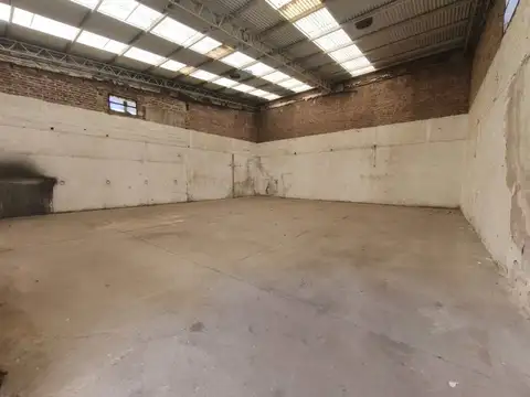 VENTA DE CASA A REF CON DEPOSITOS EN B PUEYRREDON