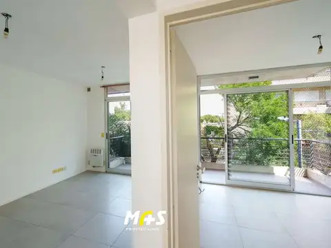 Semipiso Al Frente con Balcón Corrido - 3 Amb. - Muy Luminoso - Pileta-  Bajas Expensas